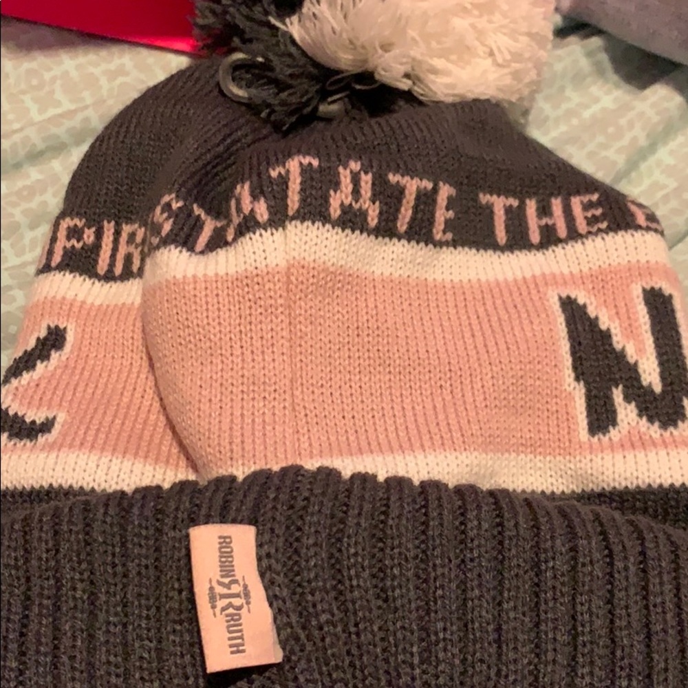 Winter hat - Picture 2 of 2